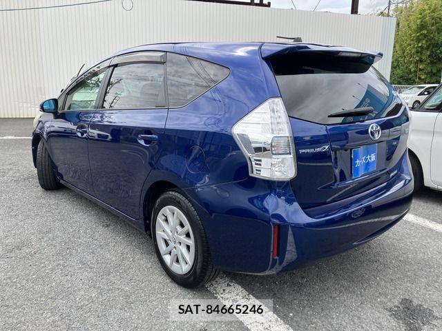 Toyota PRIUS ALPHA 2011-08 7216153-3