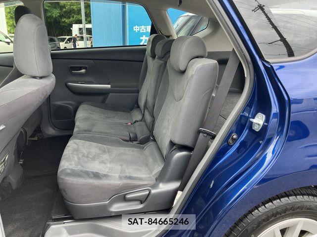 Toyota PRIUS ALPHA 2011-08 7216153-4