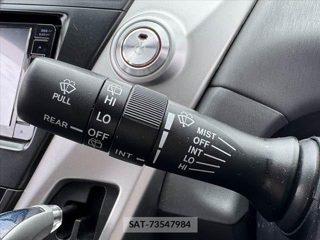Toyota PRIUS ALPHA 2013-10 7223896-24