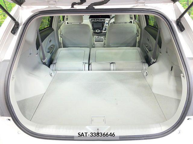 Toyota PRIUS ALPHA 2013-03 7216932-9