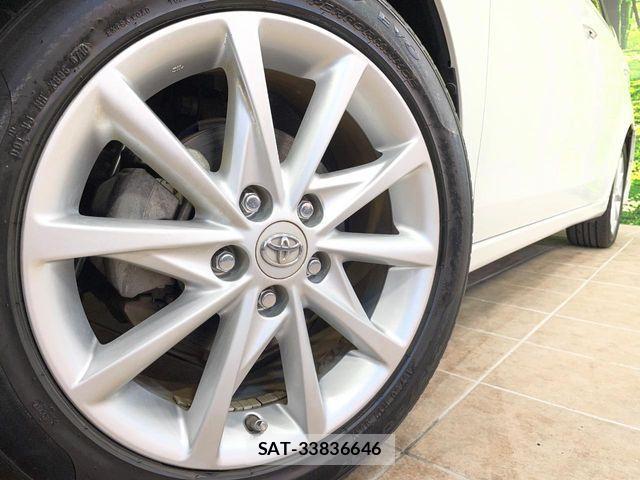Toyota PRIUS ALPHA 2013-03 7216932-12