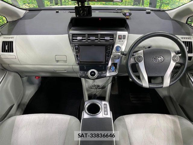 Toyota PRIUS ALPHA 2013-03 7216932-1