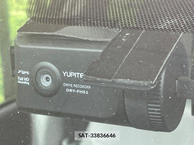 Toyota PRIUS ALPHA 2013-03 7216932-4