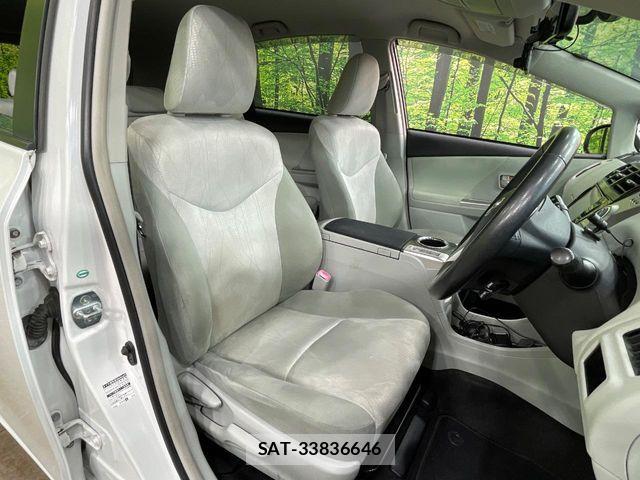 Toyota PRIUS ALPHA 2013-03 7216932-7