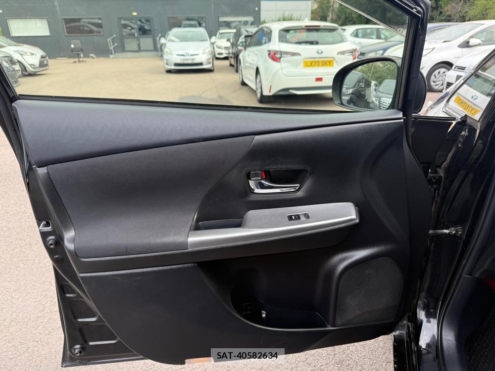 Toyota PRIUS ALPHA 2016-07 1320522-24