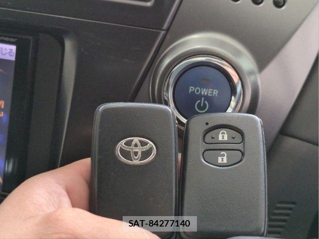 Toyota PRIUS ALPHA 2014-02 7223905-12