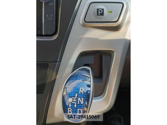 Toyota PRIUS ALPHA 2013-06 7223897-11