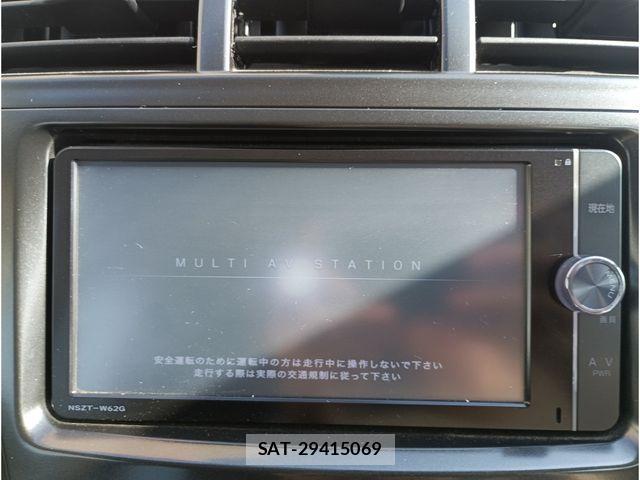Toyota PRIUS ALPHA 2013-06 7223897-13