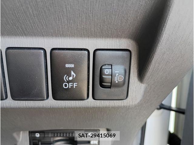 Toyota PRIUS ALPHA 2013-06 7223897-8