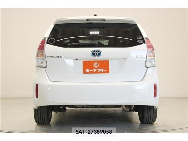 Toyota PRIUS ALPHA 2015-01 7215568-10