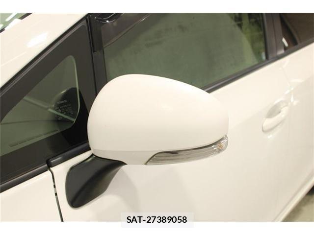 Toyota PRIUS ALPHA 2015-01 7215568-19