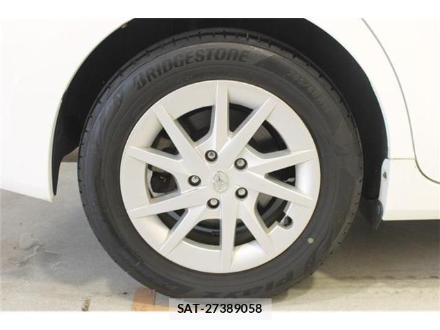 Toyota PRIUS ALPHA 2015-01 7215568-22