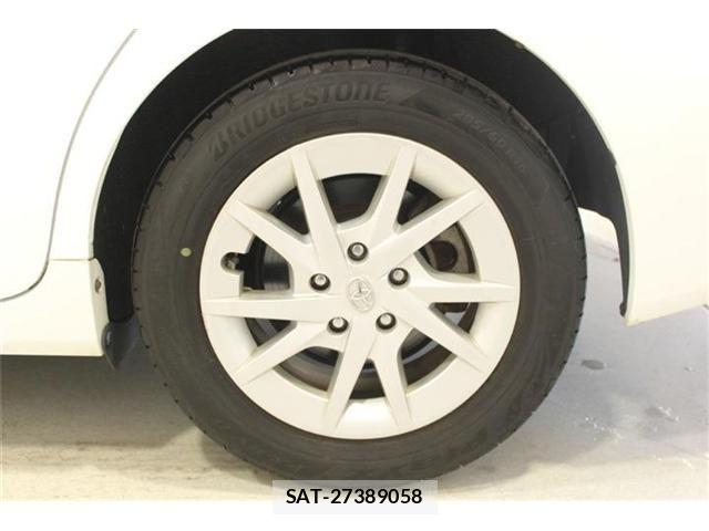 Toyota PRIUS ALPHA 2015-01 7215568-23