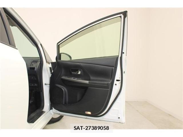 Toyota PRIUS ALPHA 2015-01 7215568-28