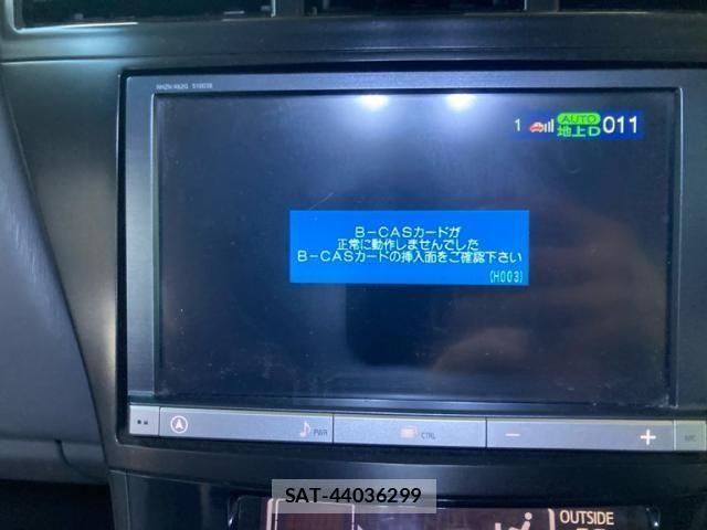 Toyota PRIUS ALPHA 2014-02 7251981-13