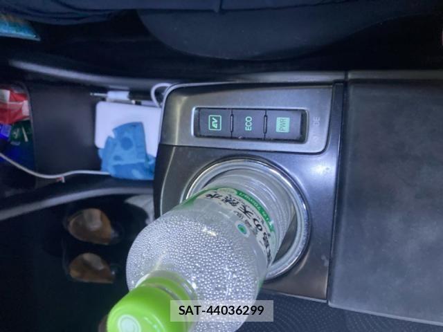 Toyota PRIUS ALPHA 2014-02 7251981-16