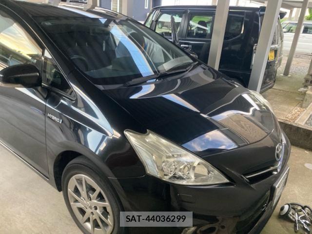 Toyota PRIUS ALPHA 2014-02 7251981-1