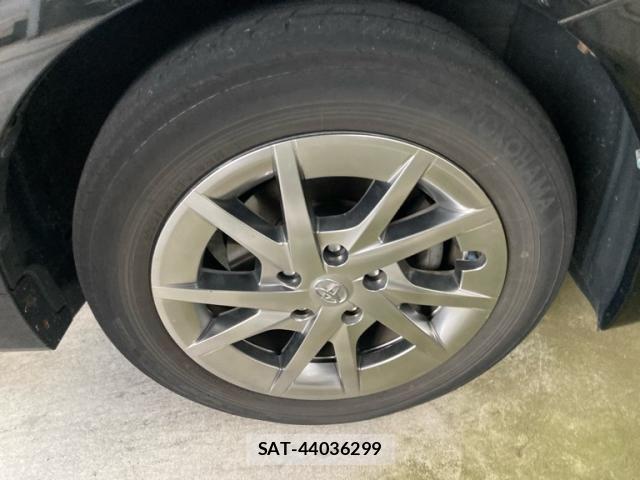 Toyota PRIUS ALPHA 2014-02 7251981-5
