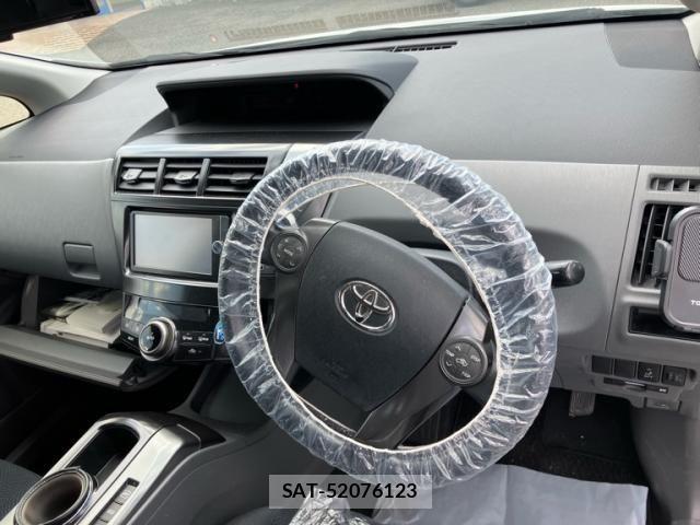 Toyota PRIUS ALPHA 2014-02 7251982-8