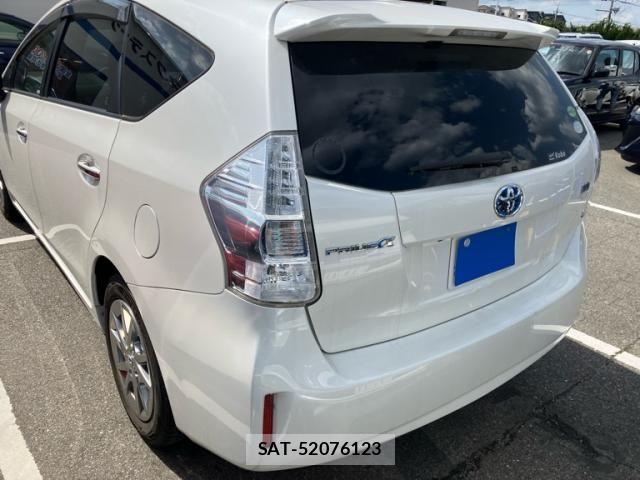 Toyota PRIUS ALPHA 2014-02 7251982-1