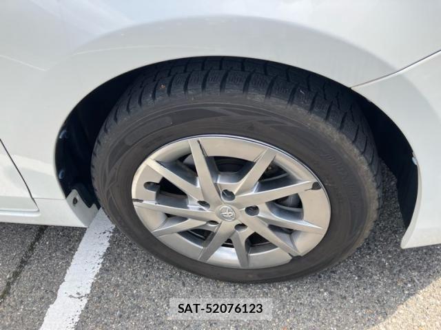 Toyota PRIUS ALPHA 2014-02 7251982-2