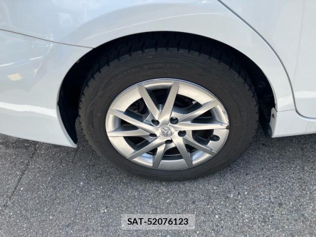 Toyota PRIUS ALPHA 2014-02 7251982-3