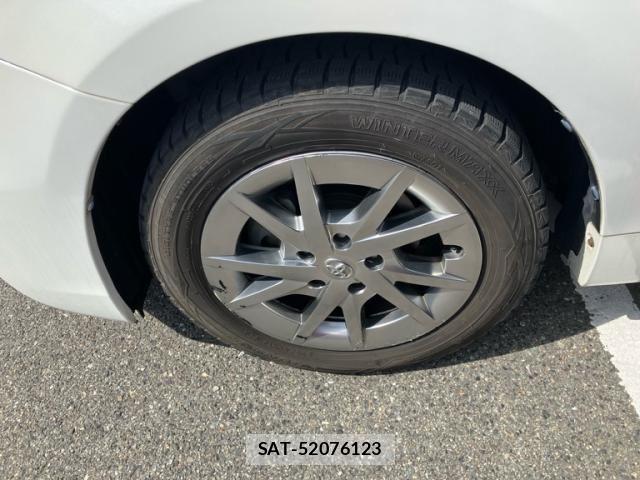 Toyota PRIUS ALPHA 2014-02 7251982-5