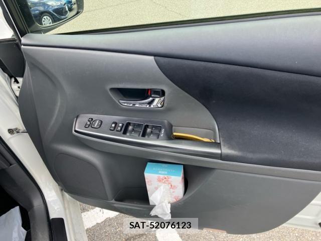 Toyota PRIUS ALPHA 2014-02 7251982-7