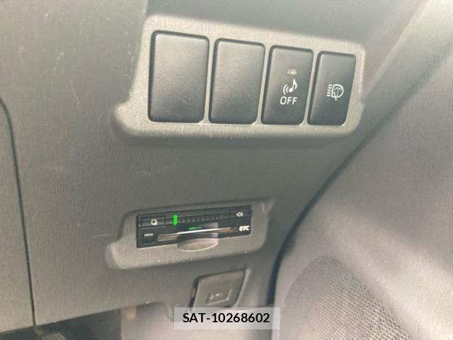 Toyota PRIUS ALPHA 2013-06 7251983-24