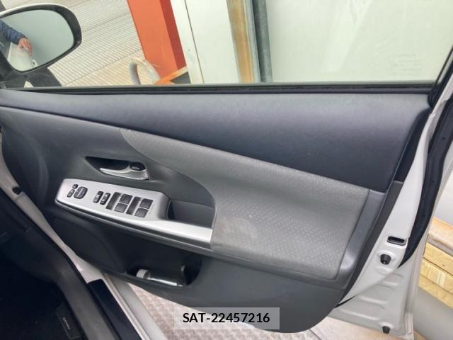 Toyota PRIUS ALPHA 2013-06 7250159-10