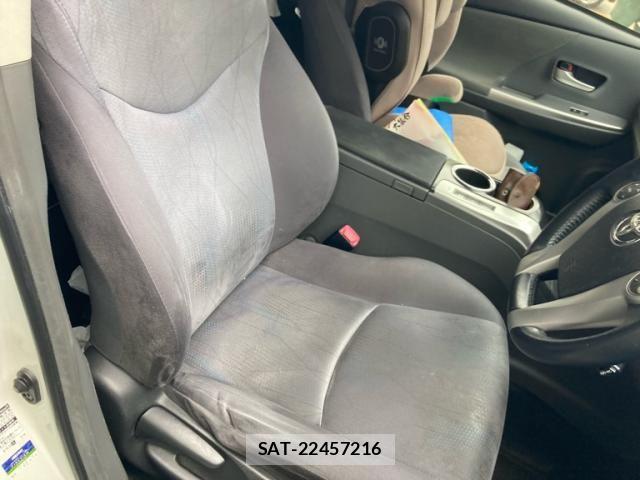 Toyota PRIUS ALPHA 2013-06 7250159-11