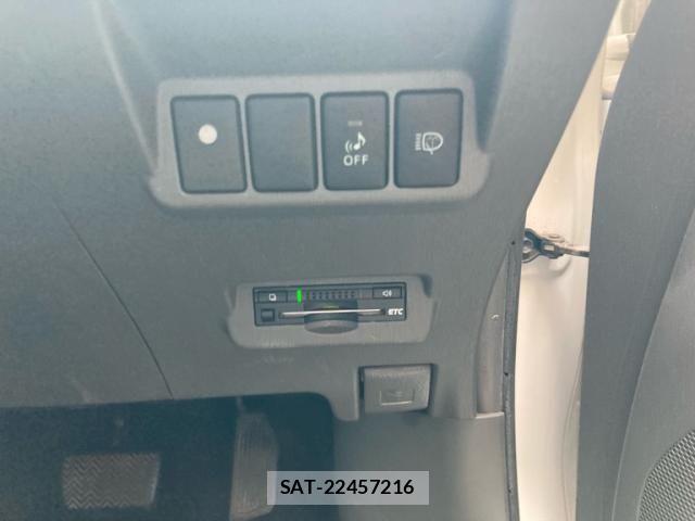Toyota PRIUS ALPHA 2013-06 7250159-14