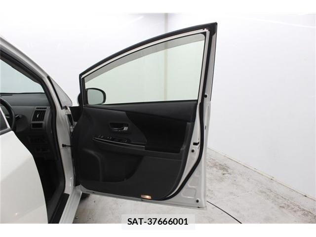 Toyota PRIUS ALPHA 2015-01 7251976-29