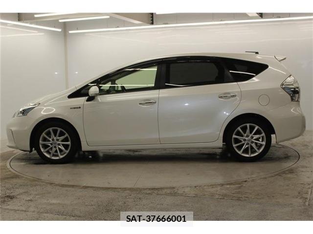 Toyota PRIUS ALPHA 2015-01 7251976-7