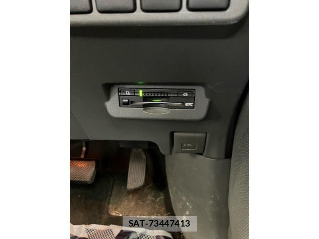 Toyota PRIUS ALPHA 2011-07 7251985-17