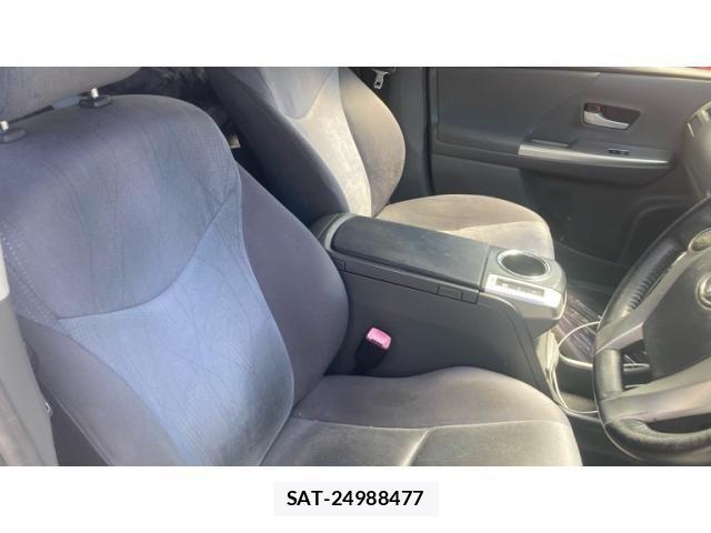 Toyota PRIUS ALPHA 2011-12 7272748-9