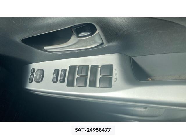 Toyota PRIUS ALPHA 2011-12 7272748-17