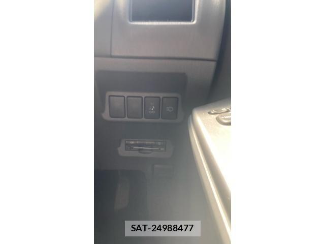 Toyota PRIUS ALPHA 2011-12 7272748-18