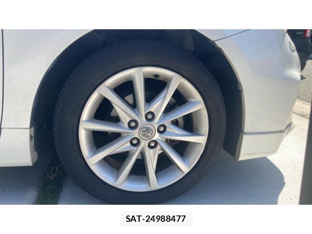 Toyota PRIUS ALPHA 2011-12 7272748-5