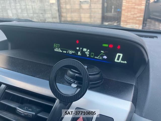 Toyota PRIUS ALPHA 2011-09 7272749-21