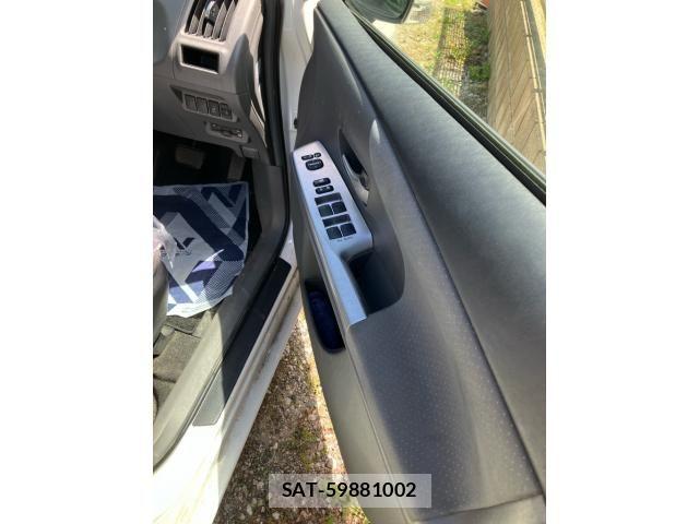 Toyota PRIUS ALPHA 2011-09 7272747-11