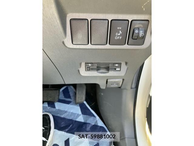 Toyota PRIUS ALPHA 2011-09 7272747-14
