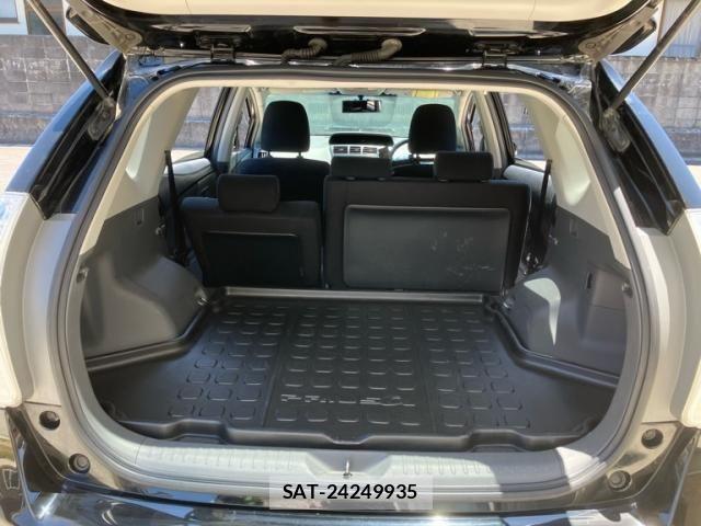 Toyota PRIUS ALPHA 2014-08 7329552-10
