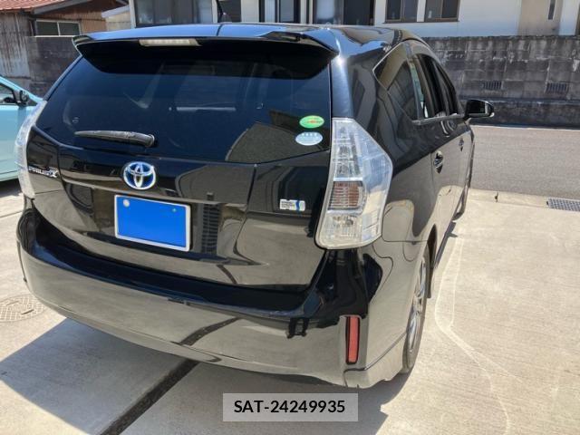 Toyota PRIUS ALPHA 2014-08 7329552-3