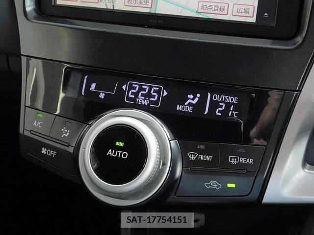 Toyota PRIUS ALPHA 2011-12 7329557-10