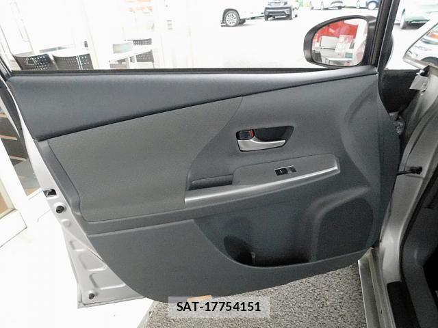 Toyota PRIUS ALPHA 2011-12 7329557-20
