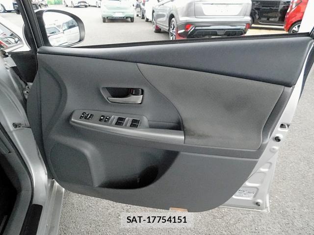 Toyota PRIUS ALPHA 2011-12 7329557-21