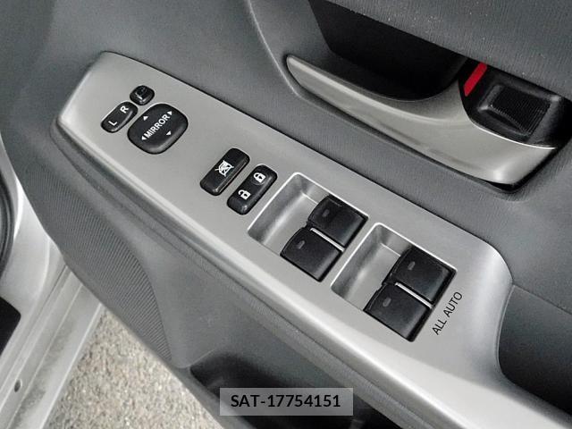Toyota PRIUS ALPHA 2011-12 7329557-22