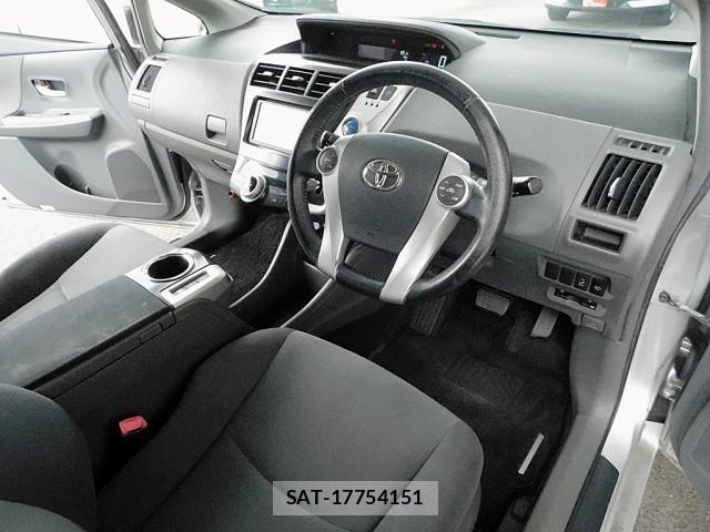 Toyota PRIUS ALPHA 2011-12 7329557-2