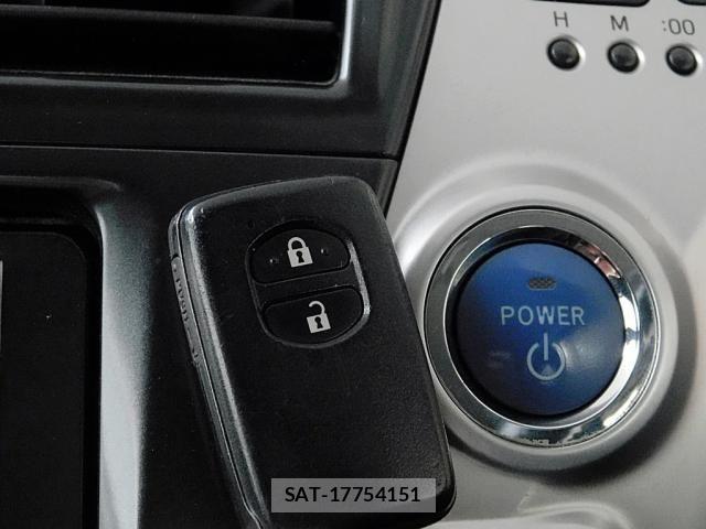Toyota PRIUS ALPHA 2011-12 7329557-3
